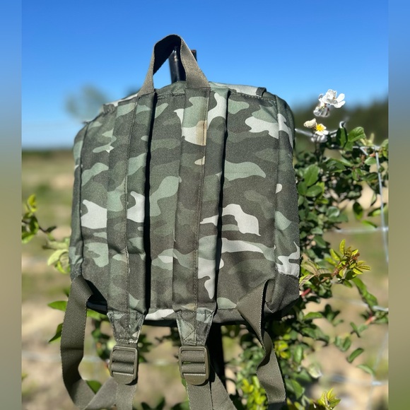Mini Camo Backpack - Picture 3 of 3